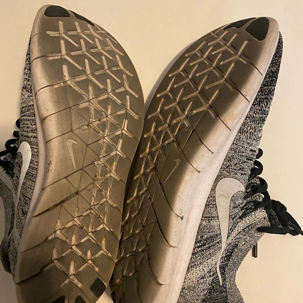 Nike womans Free RN Flyknit 2016 Oreo black white athletic Shoes sneakers 9 - Picture 4 of 6